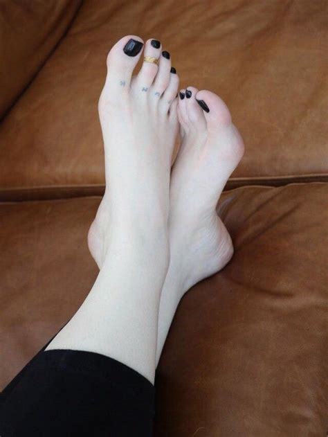 Pin On Womens Feet