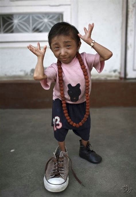 The World S Smallest Man From Nepal 22ins Tall 16 Pics Video