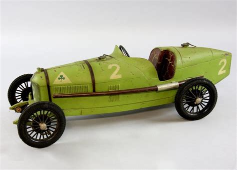 French tin toy car drives up bidding to thousands - Antique Collecting