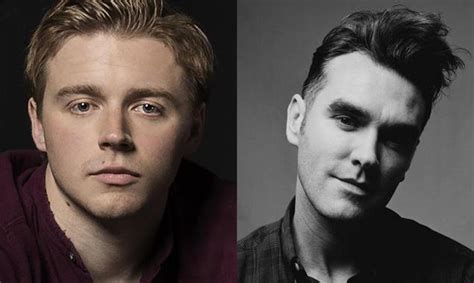 Il devient célèbre par son rôle de leader et chanteur des smiths qui furent actifs de 1982 à 1987. Jack Lowden to play Morrissey in biopic | News | Screen