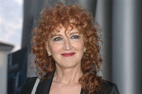 Il disco viene arrangiato da vittorio cosma e piero fabrizi. Fiorella Mannoia: carriera, vita privata, fidanzato, marito, figli