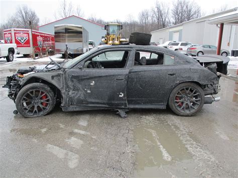 2016 dodge charger srt hellcat. Wrecked Dodge Charger Hellcat Shows Up For Sale, Is Full ...