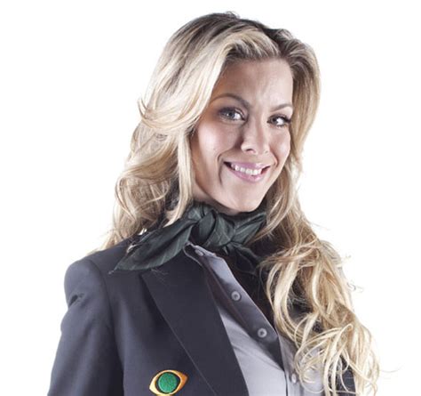 Make social videos in an instant: Renata Fan. Site Oficial.