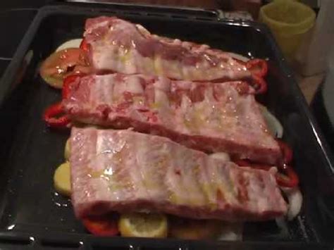 Antes de meterlas al horno, el cual debe estar precalentado a 190°, es. EL COCINERO FIEL LII - Costillas al horno (de cerdo) - YouTube