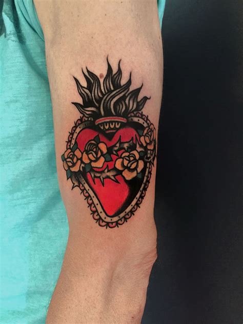 Pin By Estrella Lozano On Tattoo Sacred Heart Tattoos Vintage Tattoo