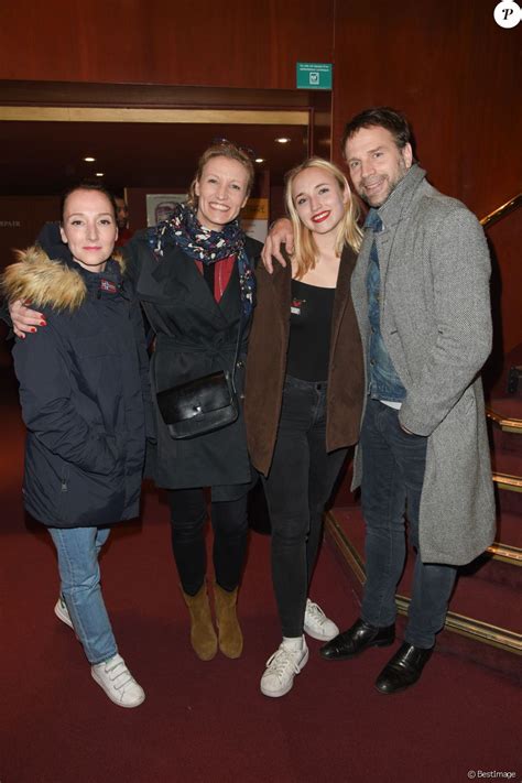 Jun 26, 2021 · dans la famille lamy, le talent se partage entre femmes. Audrey Lamy, Alexandra Lamy, Chloé Jouannet et son père ...