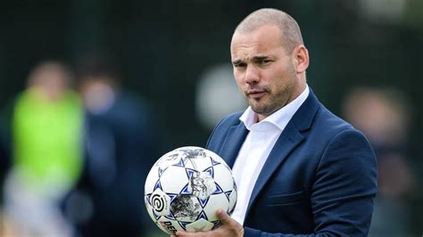 Wesley sneijder retires a legend. Wesley Sneijder, Hollanda 2. Lig ekibi Den Bosch'u satın ...