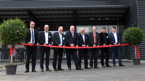 Techniker vor ort für inbetriebnahme und kalibrierung tel.: Endress+Hauser invests in sensor technology | Endress+Hauser