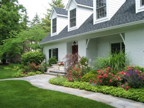 See how foundation planting, lighting and more can great foundation planting along the front of your house will make good architecture look even better. 17 Divine Front Yard Designs That Everyone Will Envy