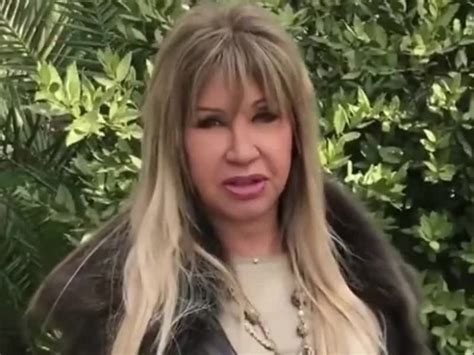 Carmen geiss präsentiert neue frisur. Carmen Geiss wird für ihre neue Frisur ausgelacht - Stars ...