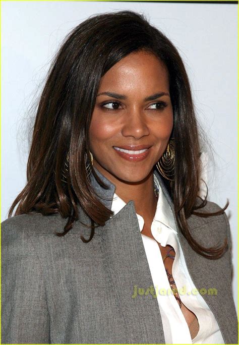 Halle Berry S Wicked Tan Line Photo Halle Berry Pictures