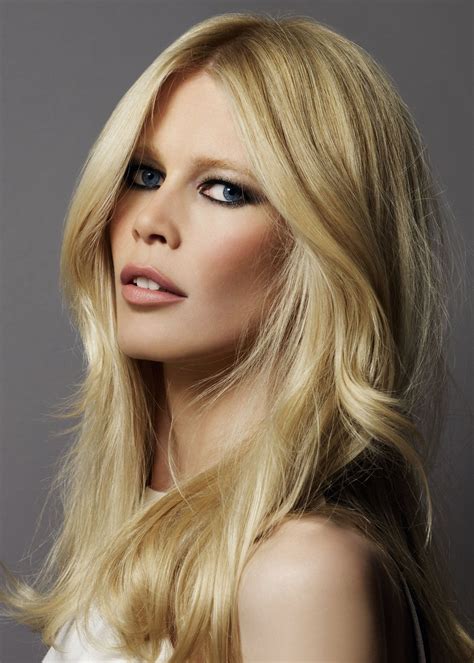 claudia schiffer for l oreal hooded eyes makeup eyemakeup capelli biondi bellezza bionda