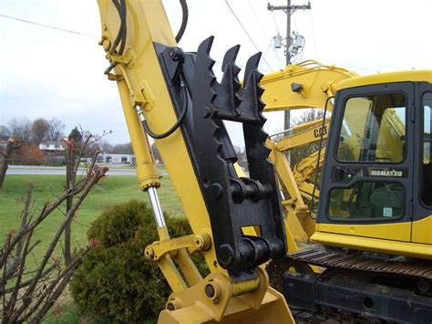 hydraulic thumb mt installed   excavator ht