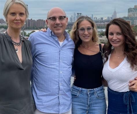 kristin davis pays tribute to willie garson ahead of the premiere of the satc reboot goss ie