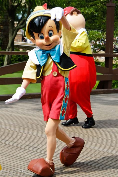 Pinocchio At Disney Character Central Pinocchio Disney Disneyland