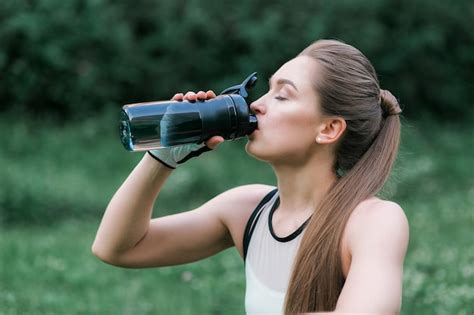 Free Photo Beautiful Girl In Sport Clothes Drinking Water After