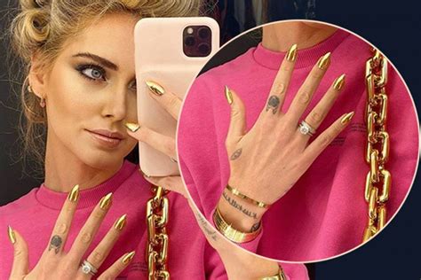 Check spelling or type a new query. Come fare la manicure effetto specchio di Chiara Ferragni ...