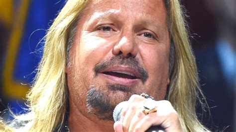 Vince Neil Admits His Voice Is Gone In Recent Concert Footage Rock Pasta