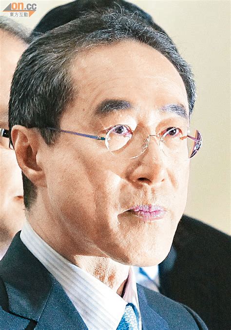 他曾在2012年 參選第四任香港特首 ，更曾被視為獲「欽點」，可是傳出多次醜聞，最終不敵 梁振英 而落選. 輸得徹底唐英年落淚 - 太陽報