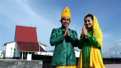 Suku Banjar Dan Pakaian Adat Kalimantan Selatan Hatma Net