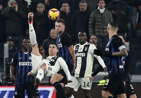 Juan cuadrado gave juve the lead again just before the break, handanovic finding himself deceived by a with andrea pirlo desperate to hold out for the three points, the home boss replaced ronaldo. Juventus v Internazionale izvještaj, 07. 12. 2018., Serie ...