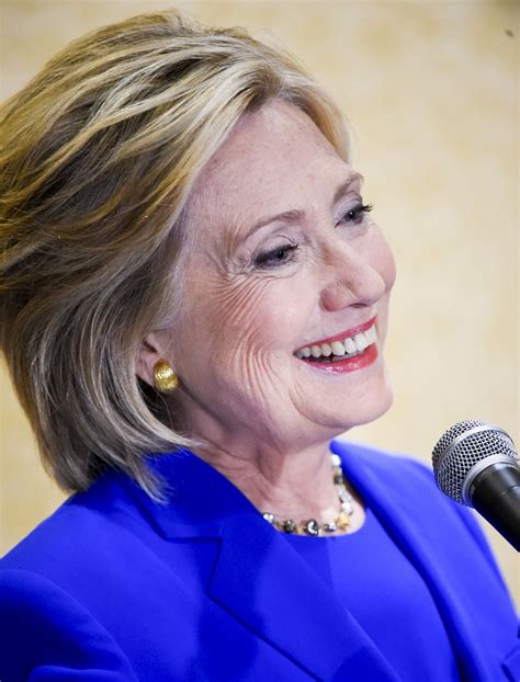 hillary clinton s new approach to her e mail controversy it s complicated the washington post