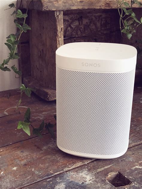 White Sonos Portable Speaker Photo Free Järnbrott Image On Unsplash