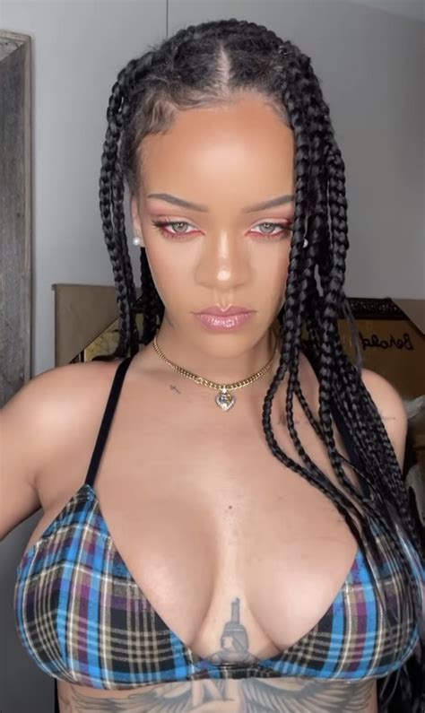 Rihanna Flaunts Her Big Tits In A New Plaid Bra 2 Photos The Fappening