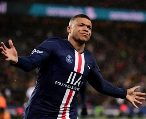 Kylian mbappe has neglected to sign almost three or four contract renewals putting his future at the club in jeopardy. Cameroun - Football : PSG, Kylian Mbappé toujours décidé ...