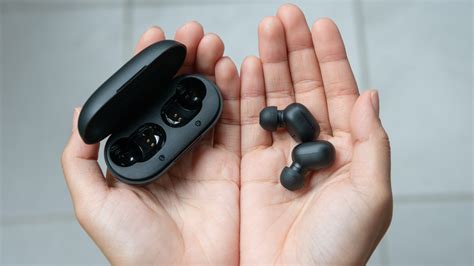 Two and a half hours of solid music listening later, it's only at 15%. Best Wireless Earbuds 2021: Reviews & Buyer's Guide