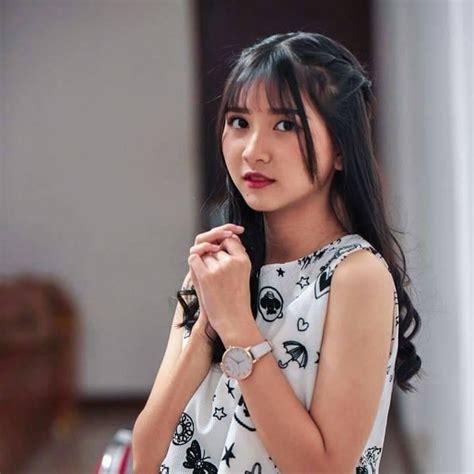 Tik tok sarah violid yang lagi viral. Kameaam - Again.. Kirain foto ternyata video 😂😂😂 Gapapa daripada kirain di pacarin ternyata cuma ...