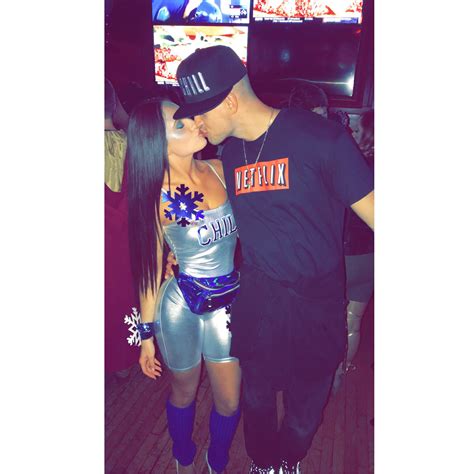 Did someone wanna tell me this or was i supposed to learn about it from tumblr only? Netflix and chill couple costume | Couples costumes, Couples, Costumes
