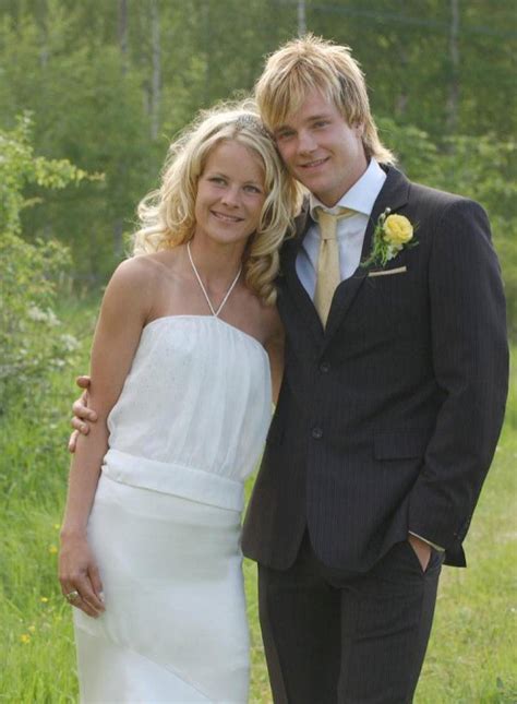 Malin baryard (malin birgitta barijard johnsson, born 10 april 1975 in söderköping, östergötland, sweden) is a swedish equestrian, competing in show jumping. Henrik Johnsson är lika kär i Malin som den dag de gifte ...