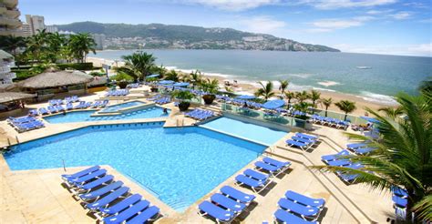Sus 392 habitaciones y 38 junior suites ofrecen las dotaciones propias de su categoría, entre las que destacan las. Hotel Copacabana Acapulco | Mexico Resorts | Travel By Bob