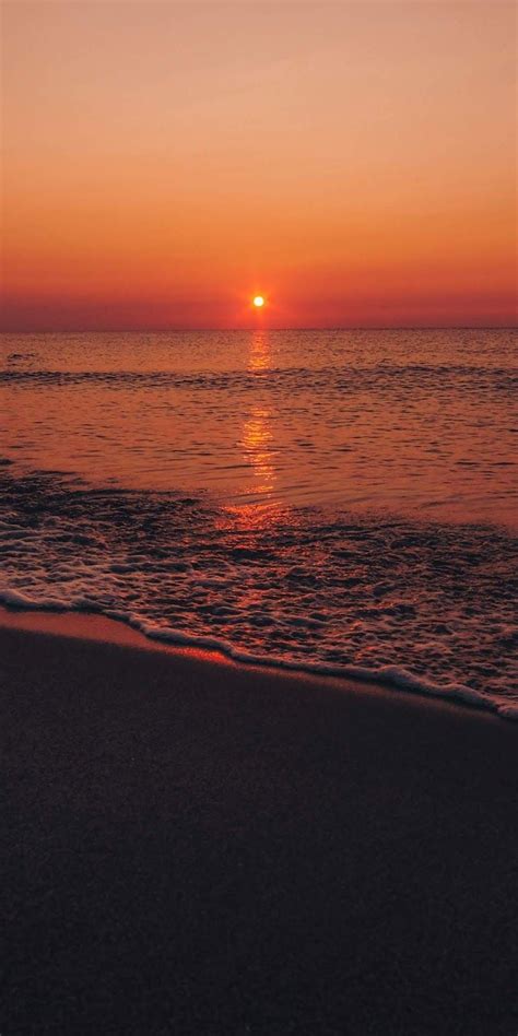 Beach In The Sunset With Images Sunset Iphone Wallpaper Beach