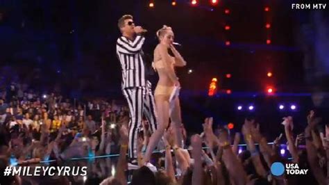 Miley Cyrus Twerks It At The Mtv Vmas