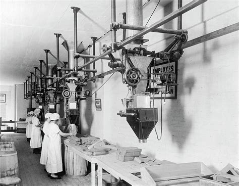 Women Working In Factory Photograph By Underwood Archives