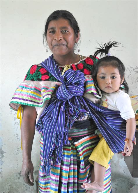 Madre Maya Chiapas A Maya Mother With Her Daughter In The Flickr