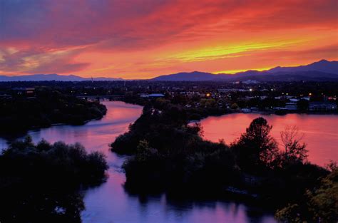 Below shasta dam, the sacramento river continues to flow south, passing redding and collecting many small streams. Sunset Sacramento River | I'm posting this. I was going to ...
