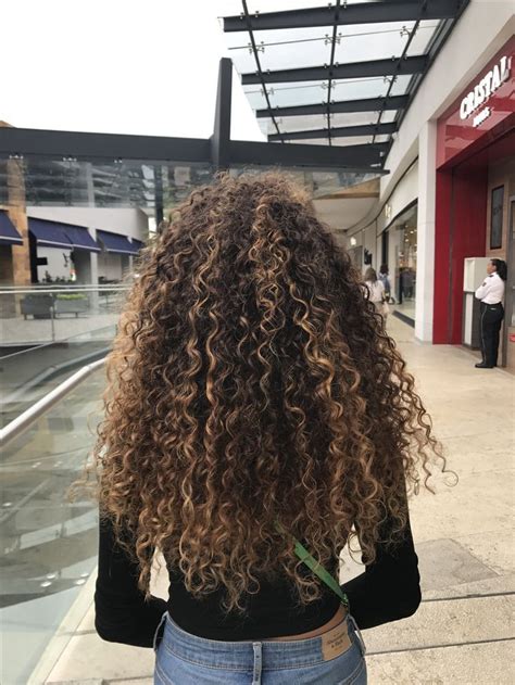 Light brown curly hair with blonde and light brown highlights. Resultado de imagen para blonde highlights on curly hair ...