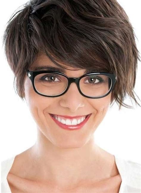 The best short haircuts of 2021 currently, super stylish women do not choose haircuts such as bob or pixie. 20 Great Short Hairstyles for Thick Hair | Styles Weekly