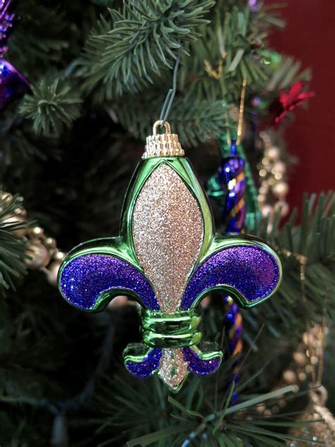 If you're throwing a party, try these 20 mardi gras decoration ideas. Life By The Pool. . .it's just BETTER!: Decorating Mardi ...