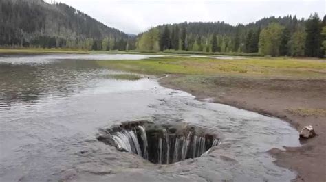 Adventure Oregon Lost Lake Draining Into A Giant Hole Youtube