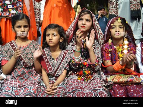 Hyderabad Pakistan 03rd Dec 2017 Children In A Sindhi Traditional