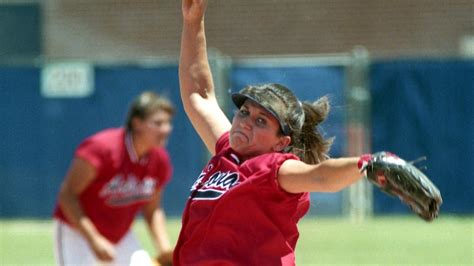 Former Arizona Softball Star Pitcher Susie Parra To Be Inducted Into