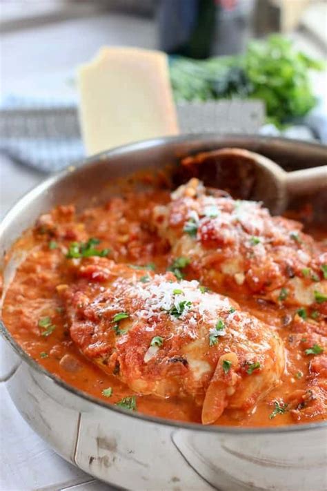 Easy Chicken In Tomato Sauce A 30 Minute One Pan Meal Laughing Spatula
