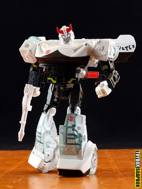 Lets Flip Some Tables Transformers Siege Prowl Review Toybox Soapbox