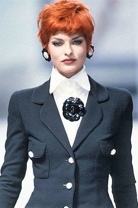 Linda Evangelista Chanel Haute Couture Runway Show Fw 1991