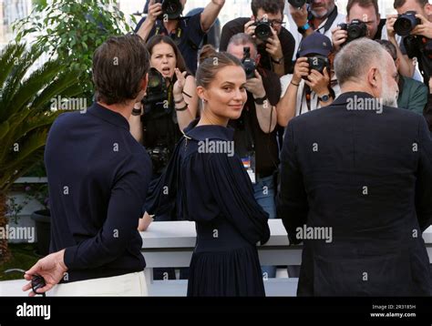 Jude Law From Left Alicia Vikander And Director Karim Ainouz Pose For Photographers At The