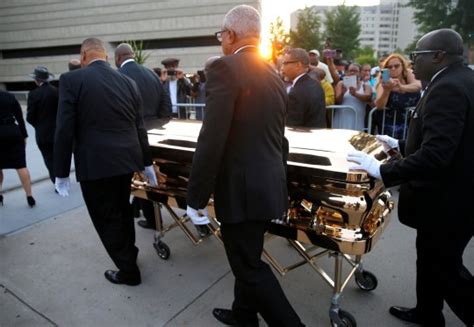 Aretha Franklins Body Arrives In Gold Casket As Singer Lies In State